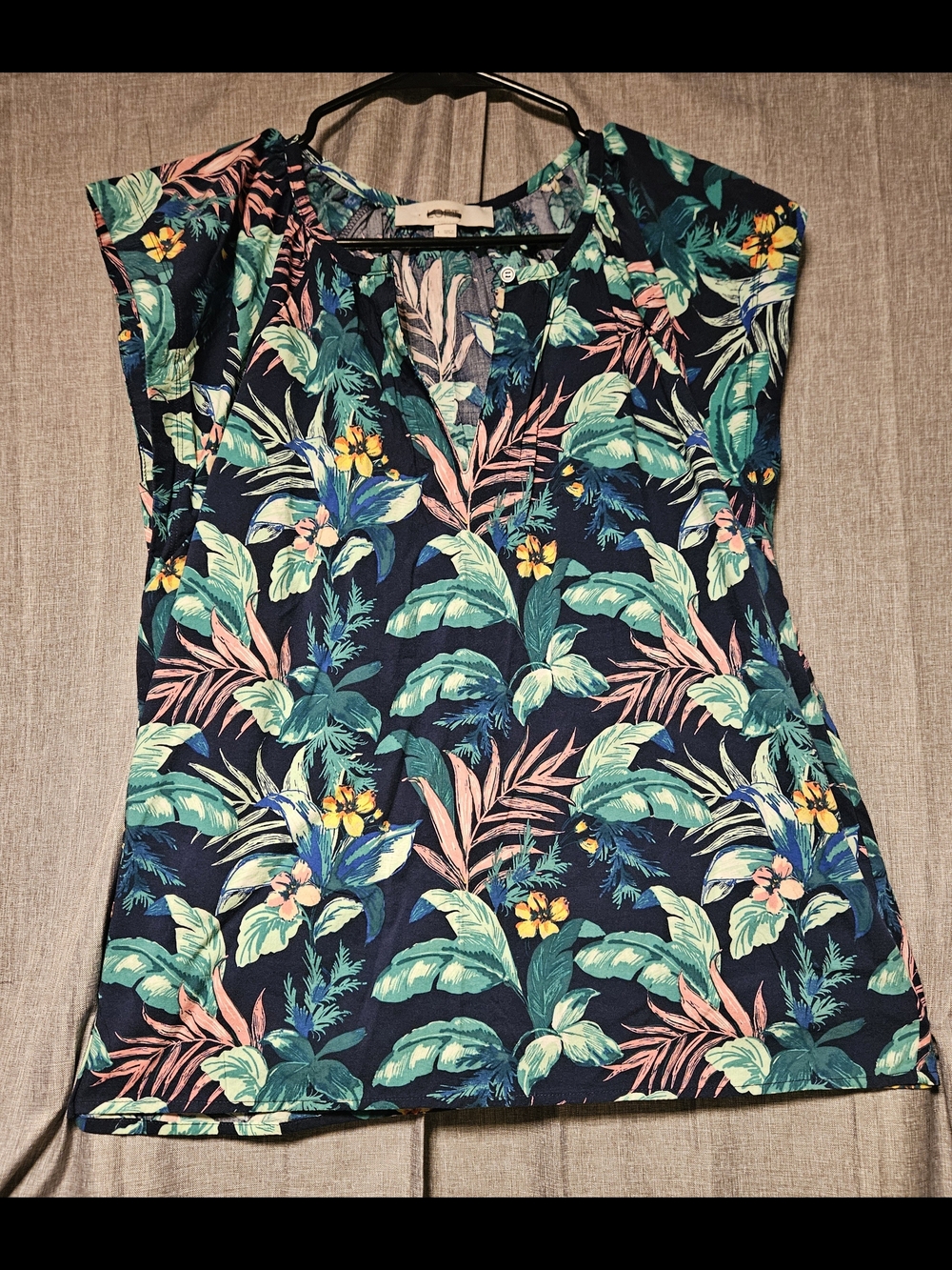 🤑LOFT Navy Tropical V-Neck Top with Green & Coral Leaf Print